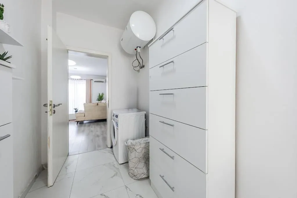Bllok Moni Resilience 2Bedr Terrace Apartment Tirana
