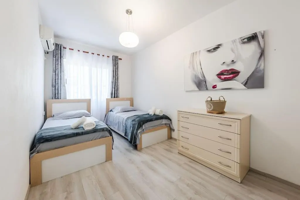 Bllok Moni Resilience 2Bedr Terrace Apartment Tirana
