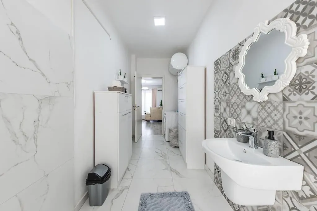 Bllok Moni Resilience 2Bedr Terrace Apartment Tirana